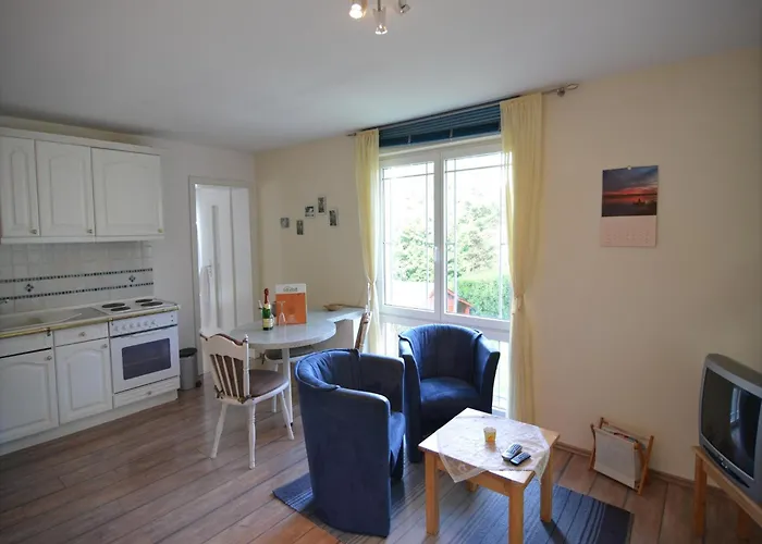 Schoenow Forest شقة