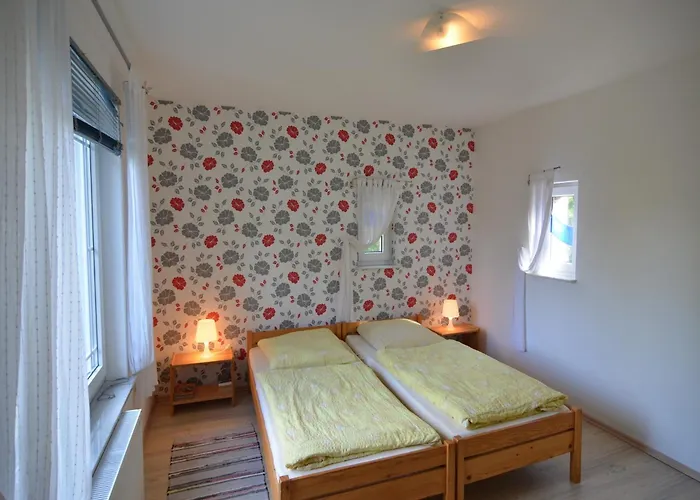 Schoenow Forest شقة