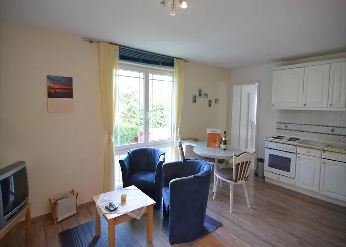 Schoenow Forest برناو باي برلين